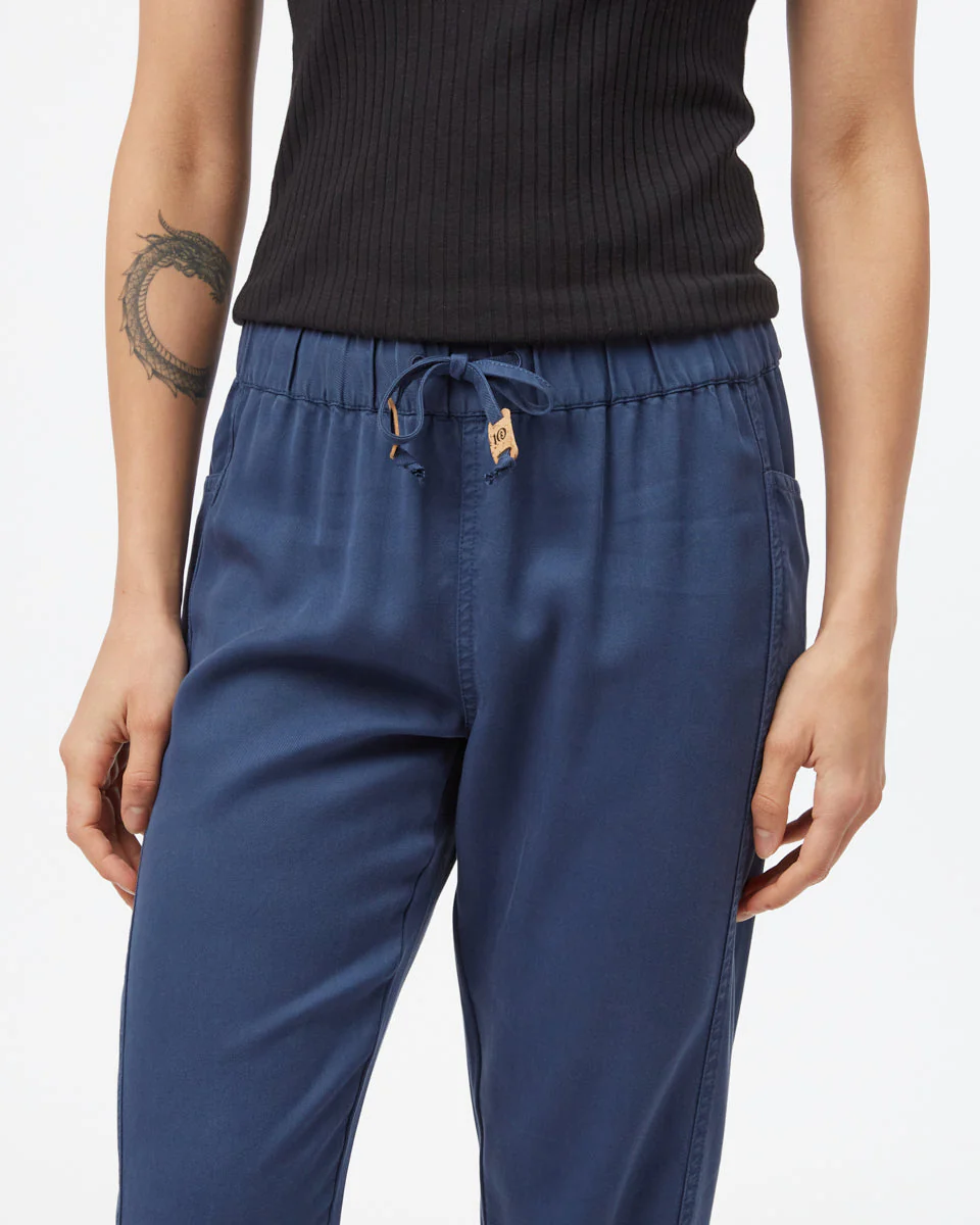 Colwood Jogger - Image 4